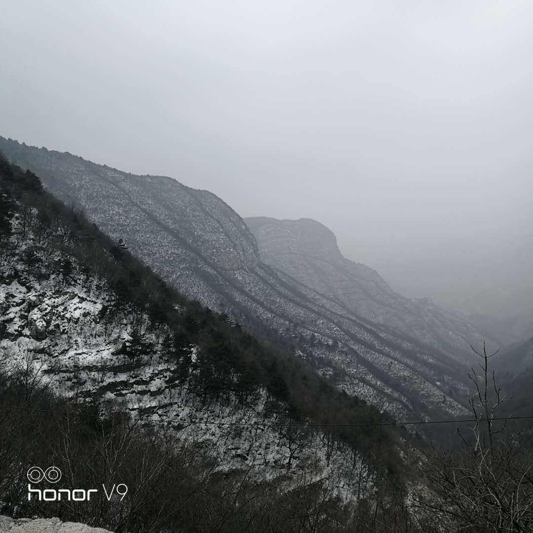 焦作市眾光耐酸瓷業(yè)有限公司開工前先去登登山，而且還是雪山